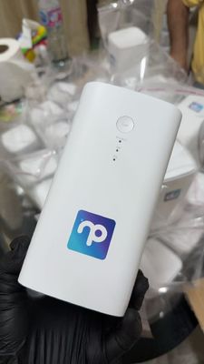 Huawei 5G CPE H155-380 वाईफाई6 राउटर जिसमें Huawei 5G CPE राउटर H155-380 के लिए सिम कार्ड स्लॉट है